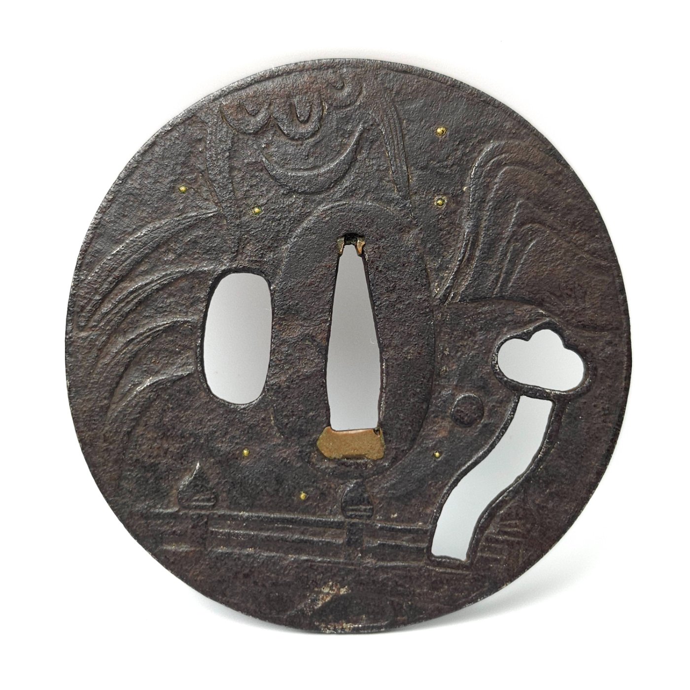 A wonderful Kamakura-bori Tsuba - Tsubashi